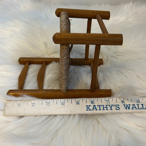 🎄HOST PICK🎉 Primitive Doll with Wooden Raffia Chair - Picture 6 of 7